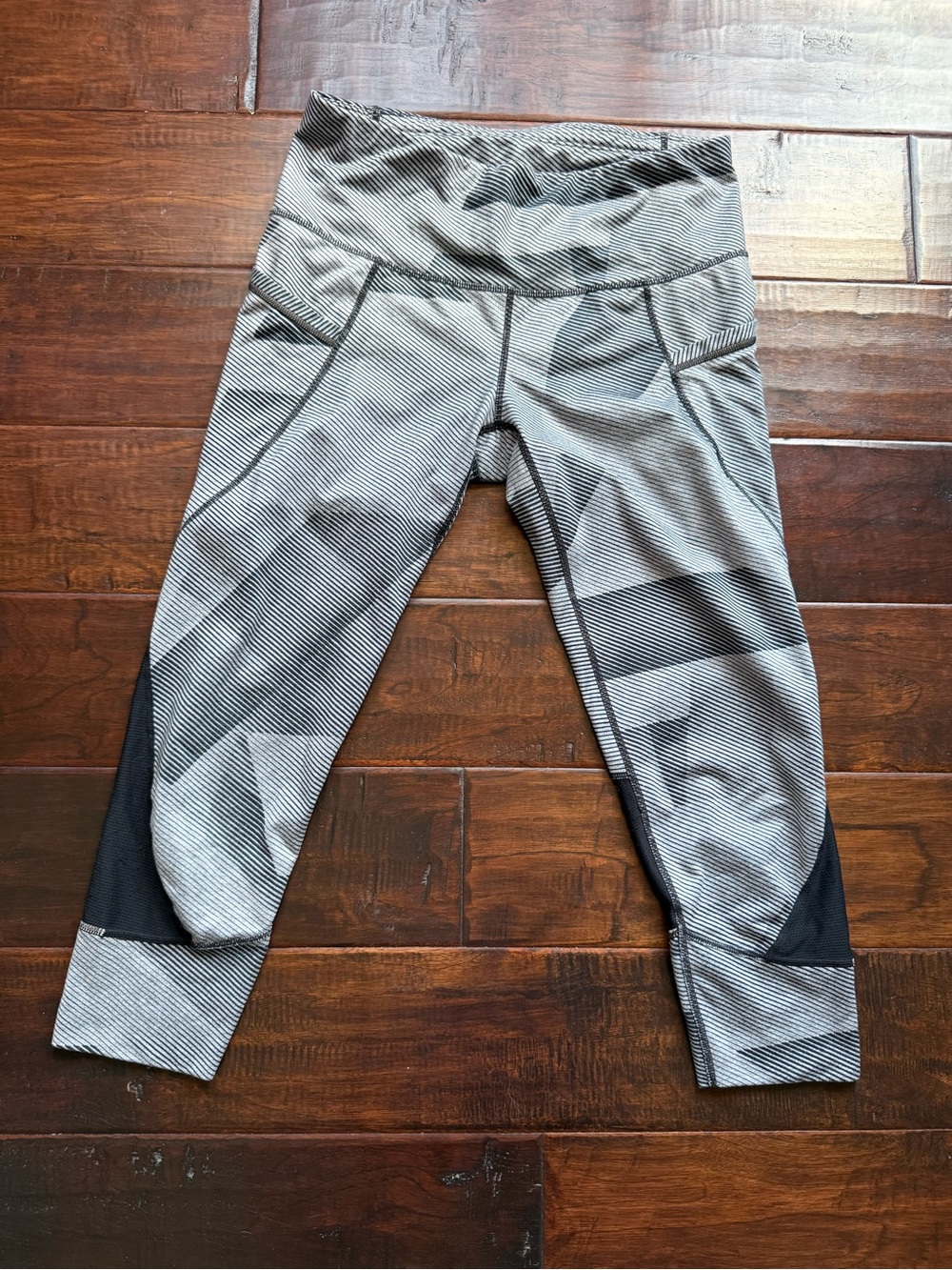 Athleta Grey Surge Relay Cropped Leggings